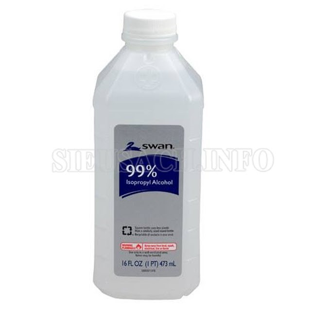 Sử dụng dung môi Isopropyl alcohol để loại bỏ vết ố trên ốp hiệu quả