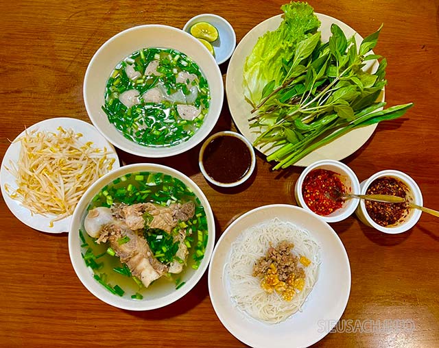 Phở khô - món ăn lạ miệng ở Gia Lai