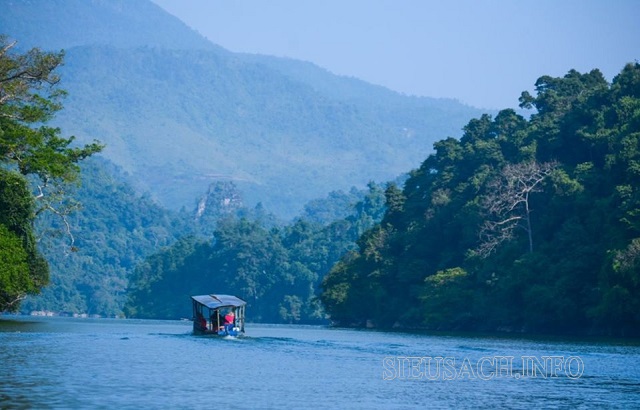 Hồ Ba Bể có thời tiết luôn mát mẻ, trong lành