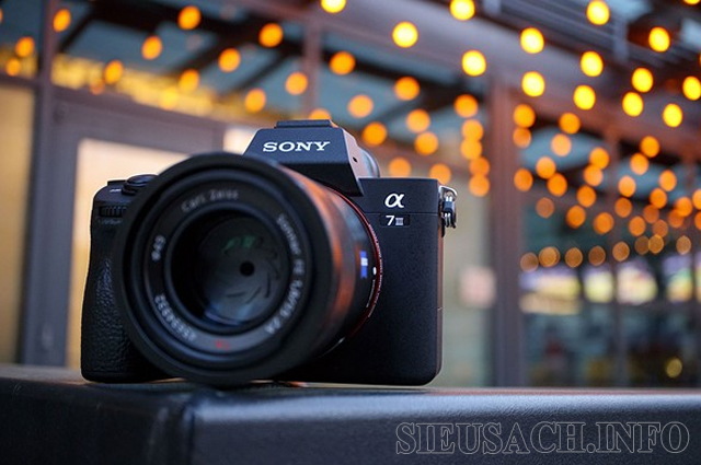 máy ảnh không gương lật là gì sony alpha a7 iii