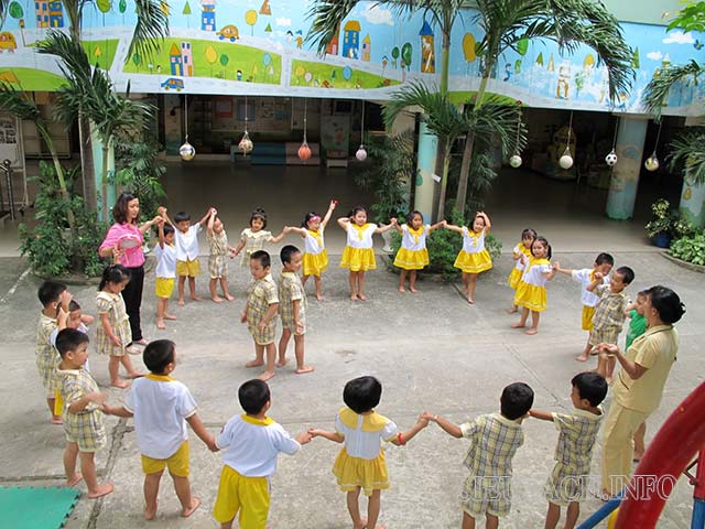 Trò chơi vận động ngoài trời cho trẻ mầm non - mèo đuổi chuột