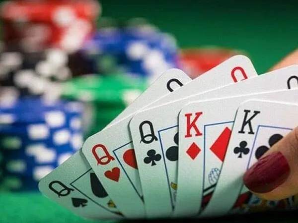 Luật chơi cơ bản của trò chơi bài Phỏm và một số thuật ngữ cần biết